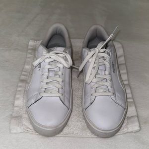 White puma sneakers (size 8)